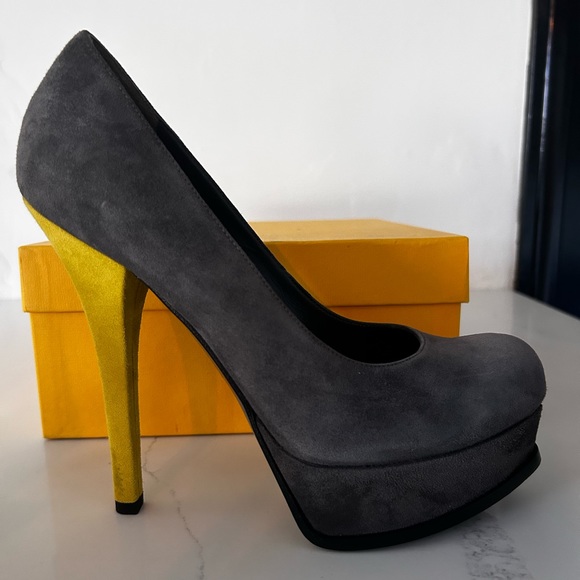 Suede gray Fendi platforms with neon yellow heels. - Picture 6 of 13